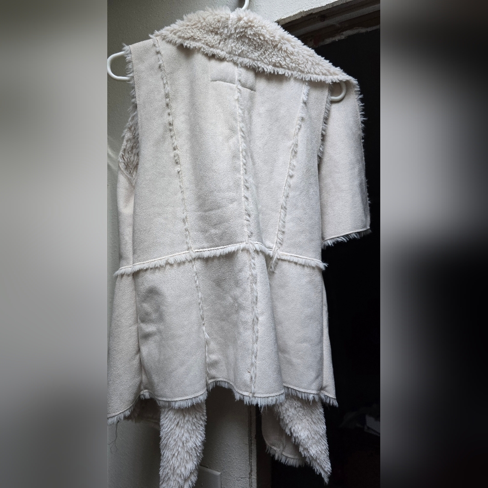 Cream Shearling Vest - Picture 2 of 3